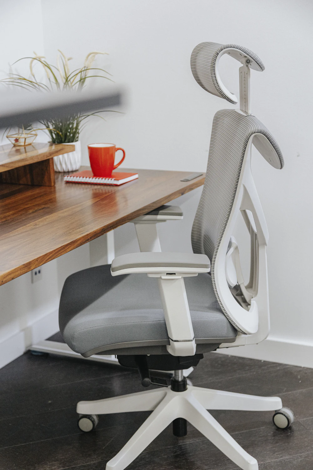 Mejores sillas ergonómicas por menos de 300 €